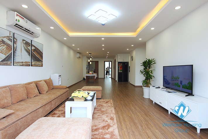 A stunning three bedrooms apartment for rent in Xuan Dieu, Tay Ho