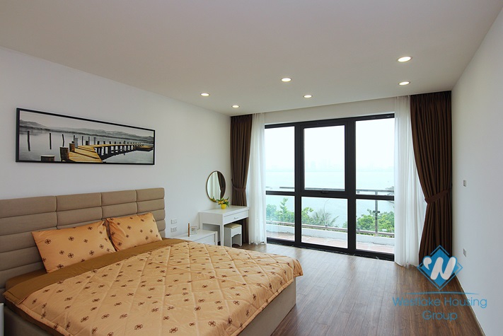A stunning three bedrooms apartment for rent in Xuan Dieu, Tay Ho