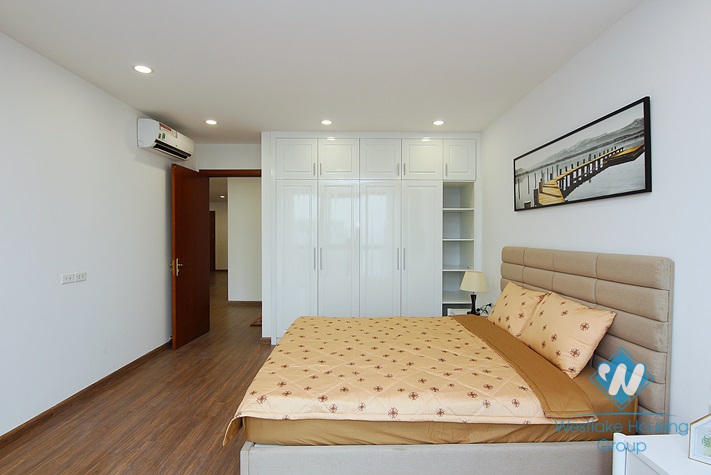 A stunning three bedrooms apartment for rent in Xuan Dieu, Tay Ho