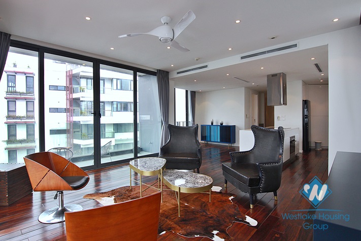 Bright and Morden 2 Bedrooms Apartments for rent in Xuan Dieu st, Tay Ho district.