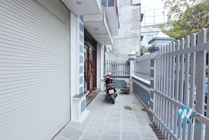 Lake view office for lease in Yen Hoa street, Tay Ho, Ha Noi