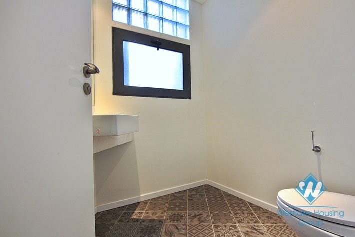 Bright and Morden 2 Bedrooms Apartments for rent in Xuan Dieu st, Tay Ho district.