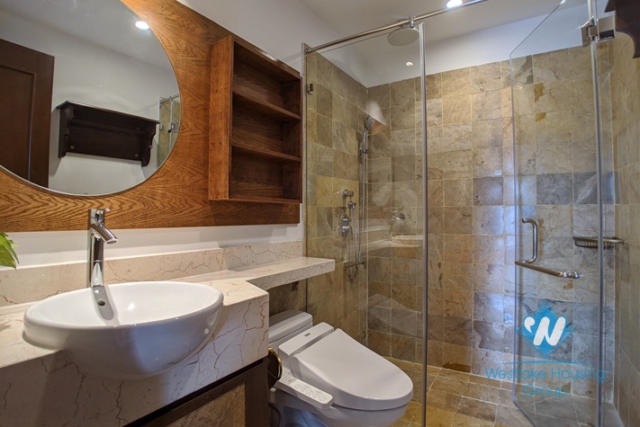 An amazingly beautiful 2 bedroom apartment for rent in Ba Dinh District