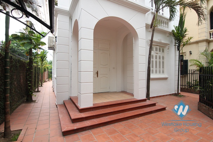 Four beds house for rent in To Ngoc Van alley, Tay Ho, Hanoi