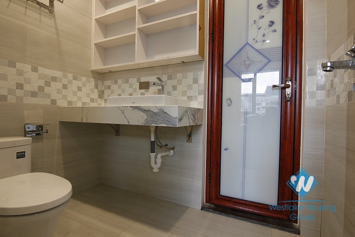 A nice 2 bedroom apartment for rent on Hoang Hoa Tham street