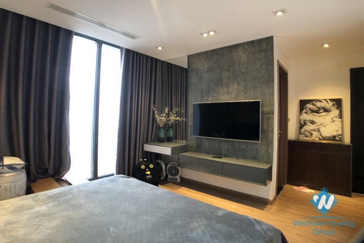 A gorgeous, stunning 3 bedroom apartment for rent in Vinhomes Metropolis, Ba Dinh