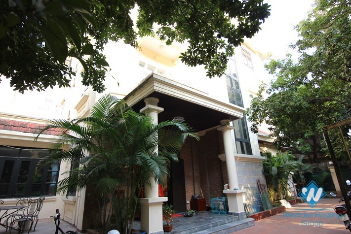 Spacious detached villa to rent in Tay Ho diplomats' compound