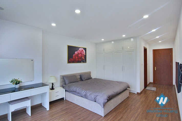 Modern apartment with 03 bedrooms in Xuan Dieu st, Tay Ho district for rent
