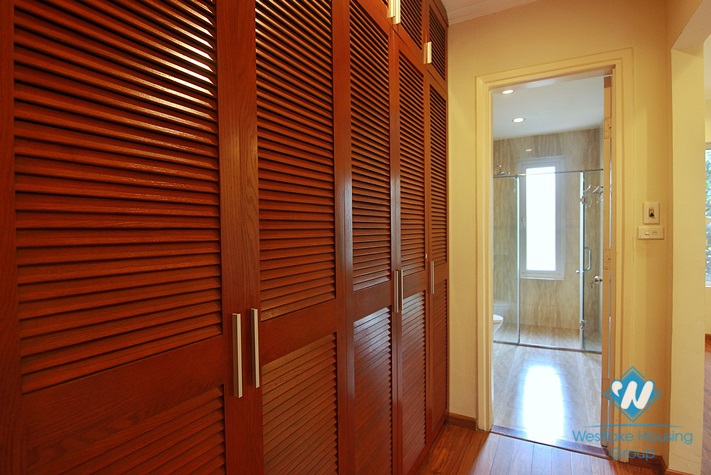 Super nice and huge villa/house in Dang Thai Mai area for rent 
