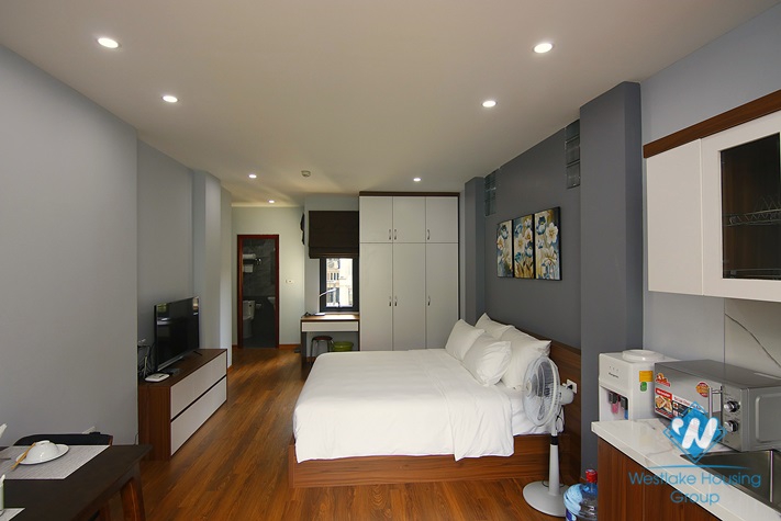 Bright studio for rent in Hoang Hoa Tham, Ba Dinh