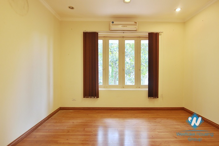 Super nice and huge villa/house in Dang Thai Mai area for rent 
