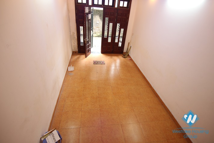 Unfurnished house for rent in Dang Thai Mai street, Tay Ho, Hanoi