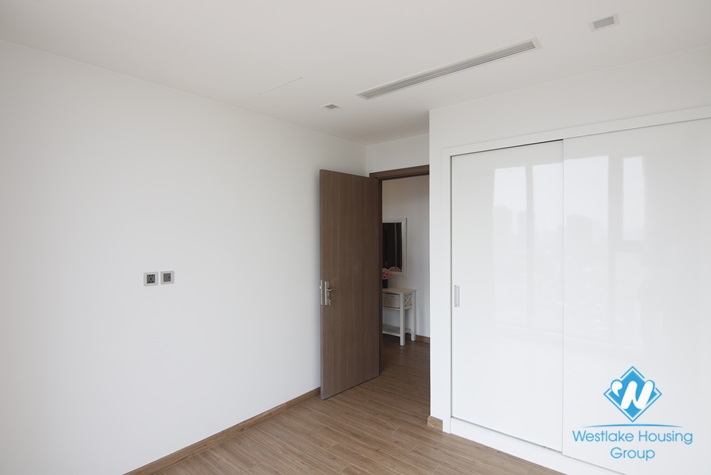 Brand new 03 bedrooms apartment for rent in Vinhome Metropolis, Ba Dinh