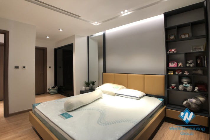A gorgeous, stunning 3 bedroom apartment for rent in Vinhomes Metropolis, Ba Dinh
