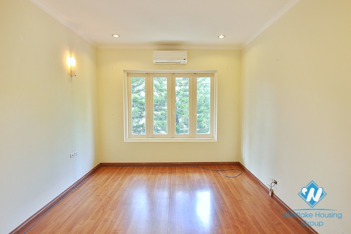 Super nice and huge villa/house in Dang Thai Mai area for rent 