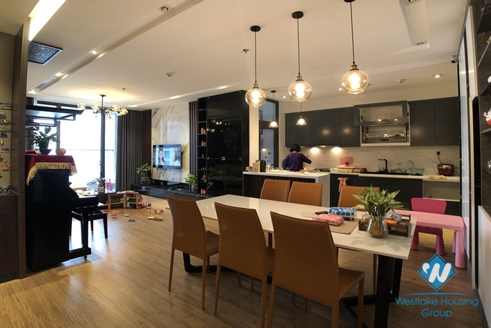 A gorgeous, stunning 3 bedroom apartment for rent in Vinhomes Metropolis, Ba Dinh