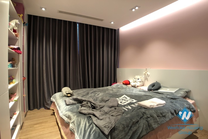 A gorgeous, stunning 3 bedroom apartment for rent in Vinhomes Metropolis, Ba Dinh