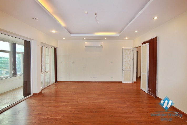 Super nice and huge villa/house in Dang Thai Mai area for rent 
