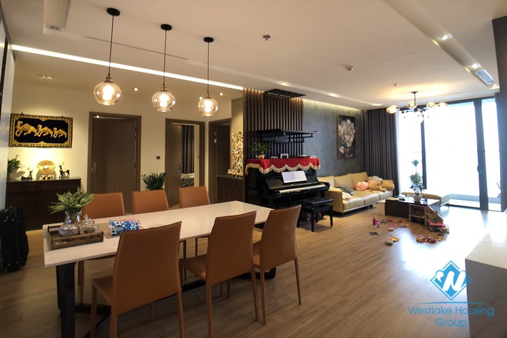 A gorgeous, stunning 3 bedroom apartment for rent in Vinhomes Metropolis, Ba Dinh