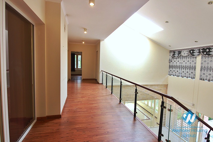 Super nice and huge villa/house in Dang Thai Mai area for rent 