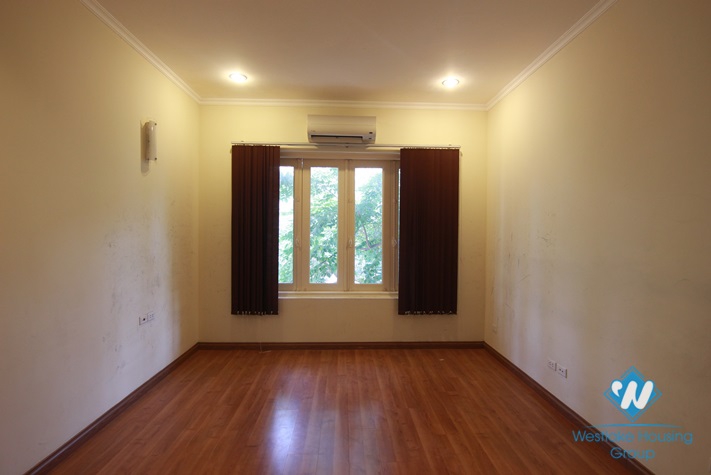 Super nice and huge villa/house in Dang Thai Mai area for rent 