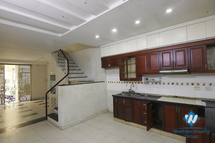 Unfurnished house for rent in Hoang Hoa Tham, Ba Dinh