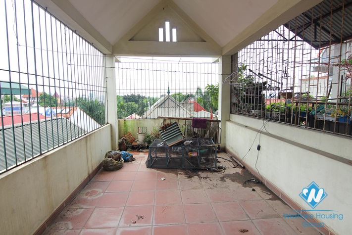 Unfurnished house for rent in Dang Thai Mai street, Tay Ho, Hanoi