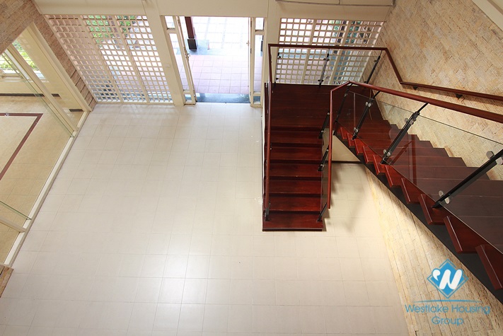 Super nice and huge villa/house in Dang Thai Mai area for rent 