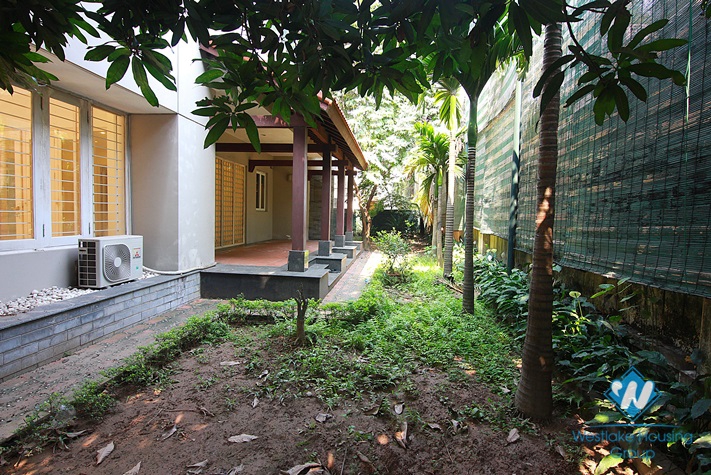 Super nice and huge villa/house in Dang Thai Mai area for rent 