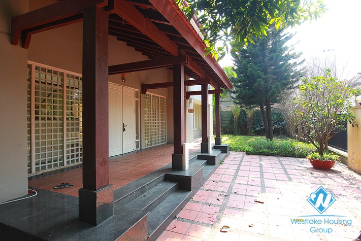 Super nice and huge villa/house in Dang Thai Mai area for rent 