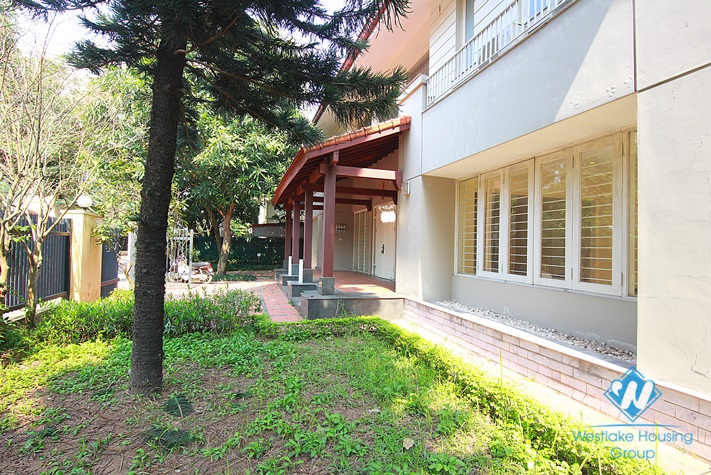 Super nice and huge villa/house in Dang Thai Mai area for rent 