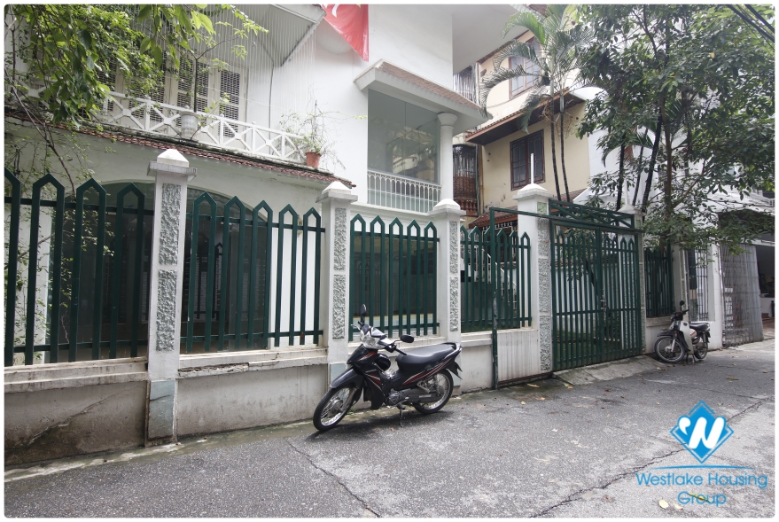 Beautiful house with a big courtyard on Lieu Giai, Ba Dinh