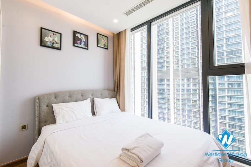 Beautiful bright 2-bedroom apartment in Vinhomes Metropolis, Ba Dinh