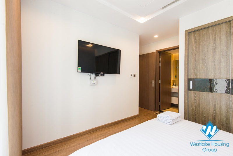 Beautiful bright 2-bedroom apartment in Vinhomes Metropolis, Ba Dinh