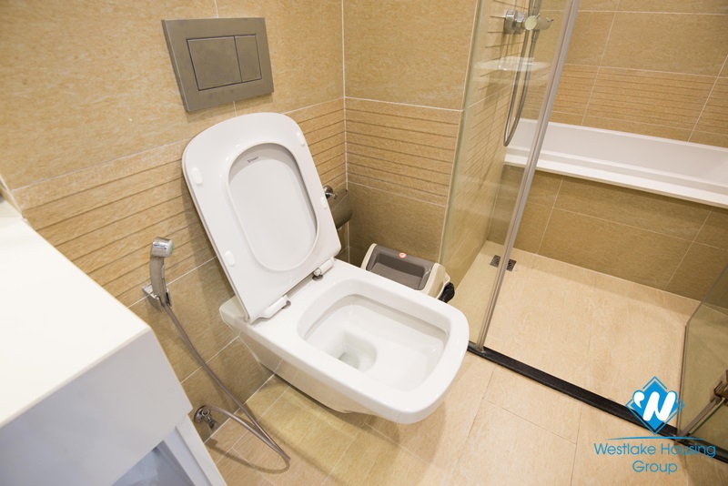 Beautiful bright 2-bedroom apartment in Vinhomes Metropolis, Ba Dinh