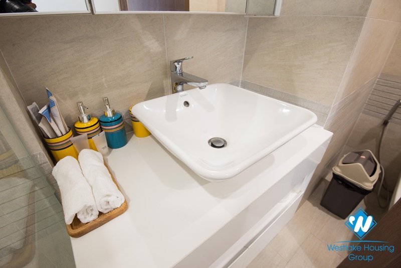 Beautiful bright 2-bedroom apartment in Vinhomes Metropolis, Ba Dinh