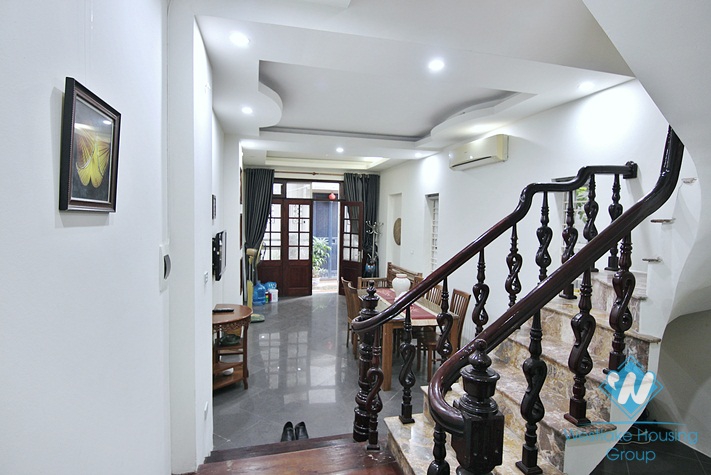A good deal for 3 bedroom  house in Xuan dieu, Tay ho, Ha noi
