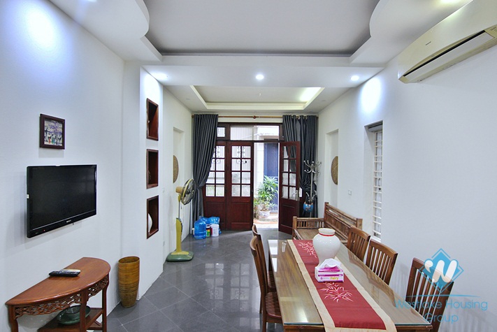 A good deal for 3 bedroom  house in Xuan dieu, Tay ho, Ha noi