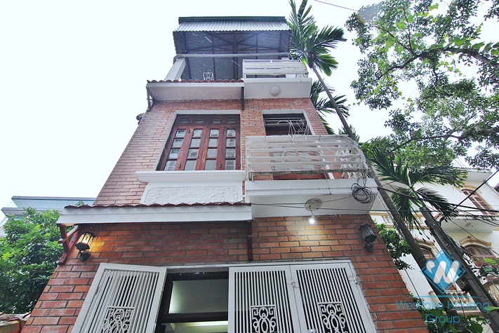 A good deal for 3 bedroom  house in Xuan dieu, Tay ho, Ha noi