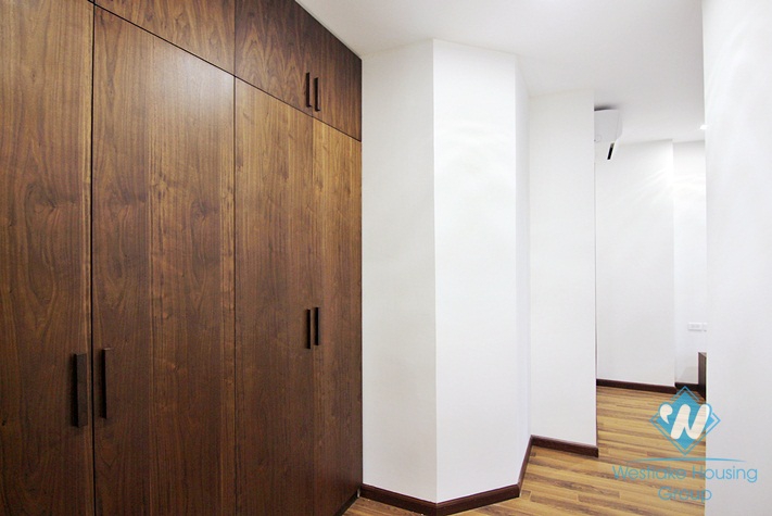 A beautiful 2 bedroom apartment with high quality furnitures in Dang thai mai, Tay ho, Ha noi
