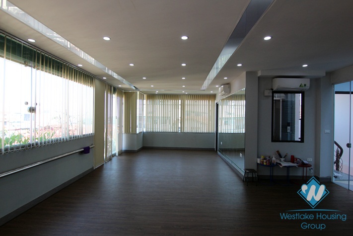 Good space for office in To ngoc van, Tay ho, Ha noi