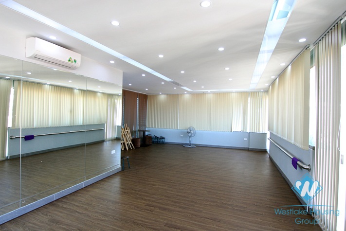 Good space for office in To ngoc van, Tay ho, Ha noi