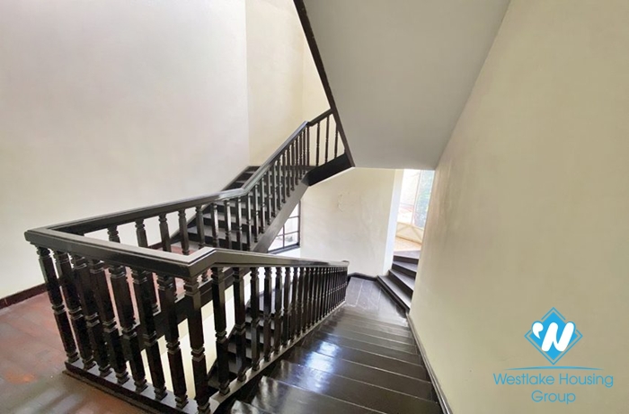 Large yard villa for rent as office, restaurant or in Hoan Kiem.