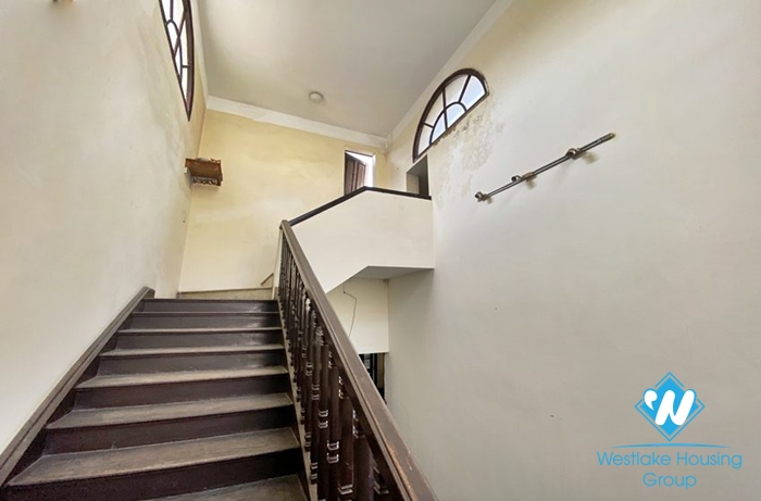 Large yard villa for rent as office, restaurant or in Hoan Kiem.