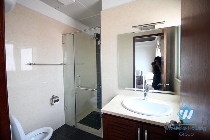 A cheap and spacious 1 bedroom apartment in Tay ho, Ha noi