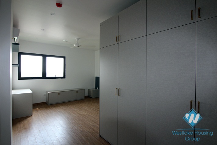 A brand new and spacious 3 bedroom apartment for rent in Tay ho, Ha noi