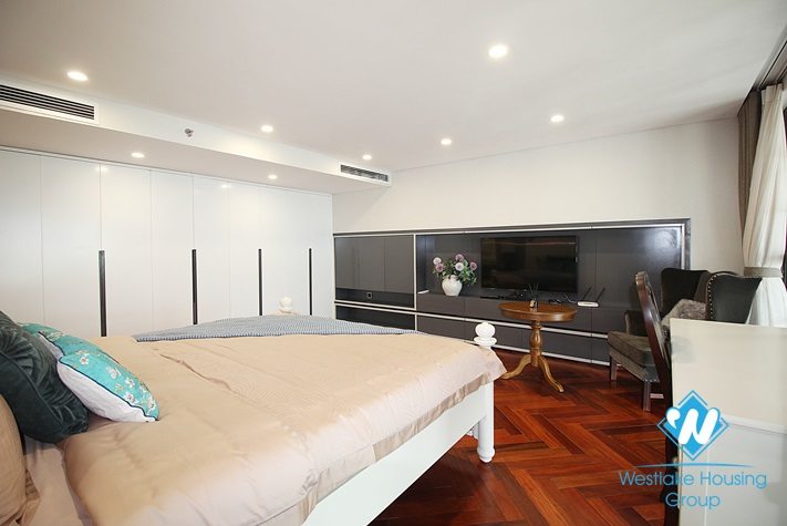 A splendid 3 bedroom apartment for rent on Pentstudio, Lac Long Quan street