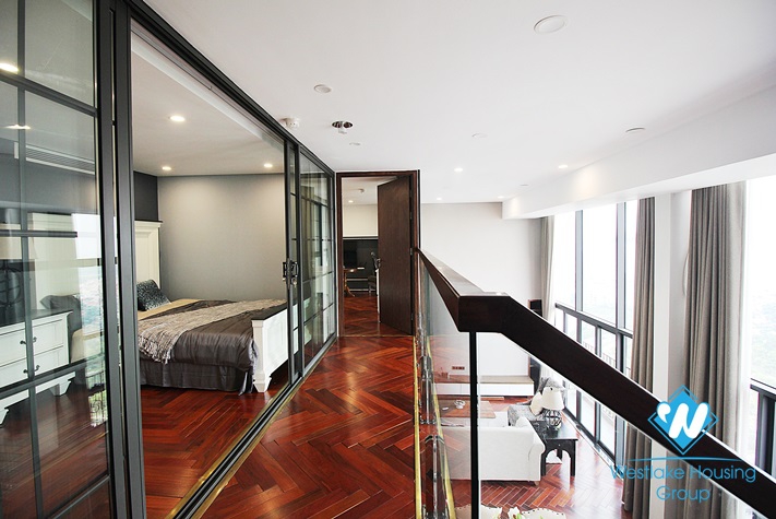 A splendid 3 bedroom apartment for rent on Pentstudio, Lac Long Quan street