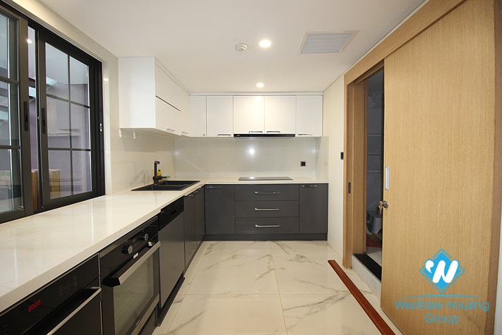 A splendid 3 bedroom apartment for rent on Pentstudio, Lac Long Quan street