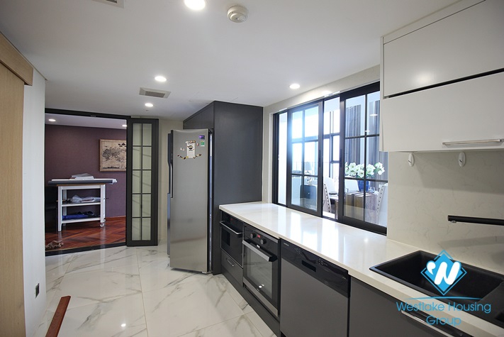A splendid 3 bedroom apartment for rent on Pentstudio, Lac Long Quan street
